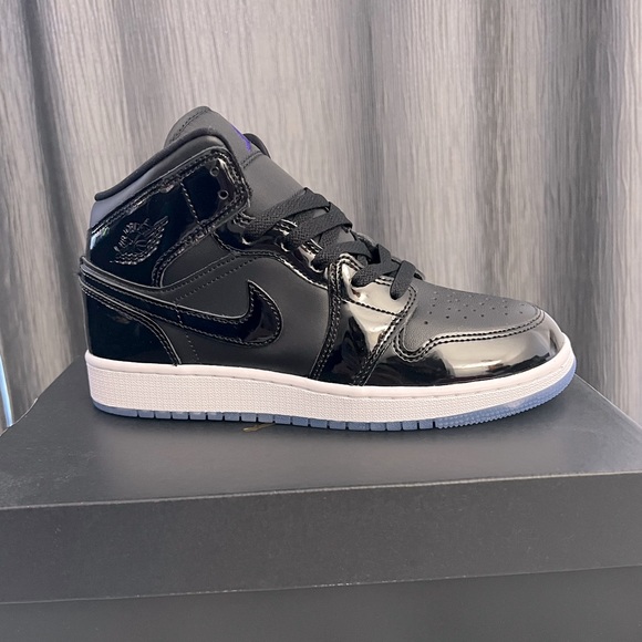 Brand New Air Jordan 1 Mid SE (GS) - Picture 1 of 4